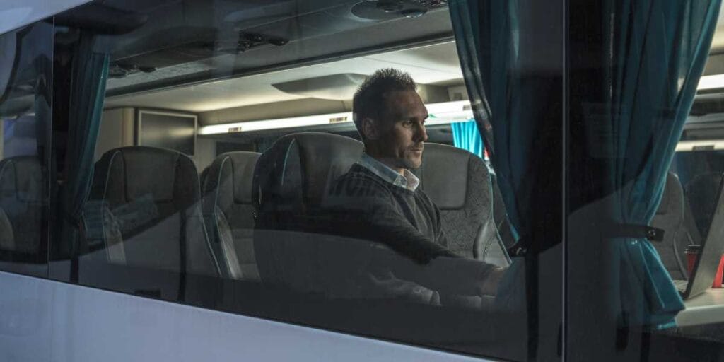 Corporate airport transfer Glasgow to conference venue - Hire Society